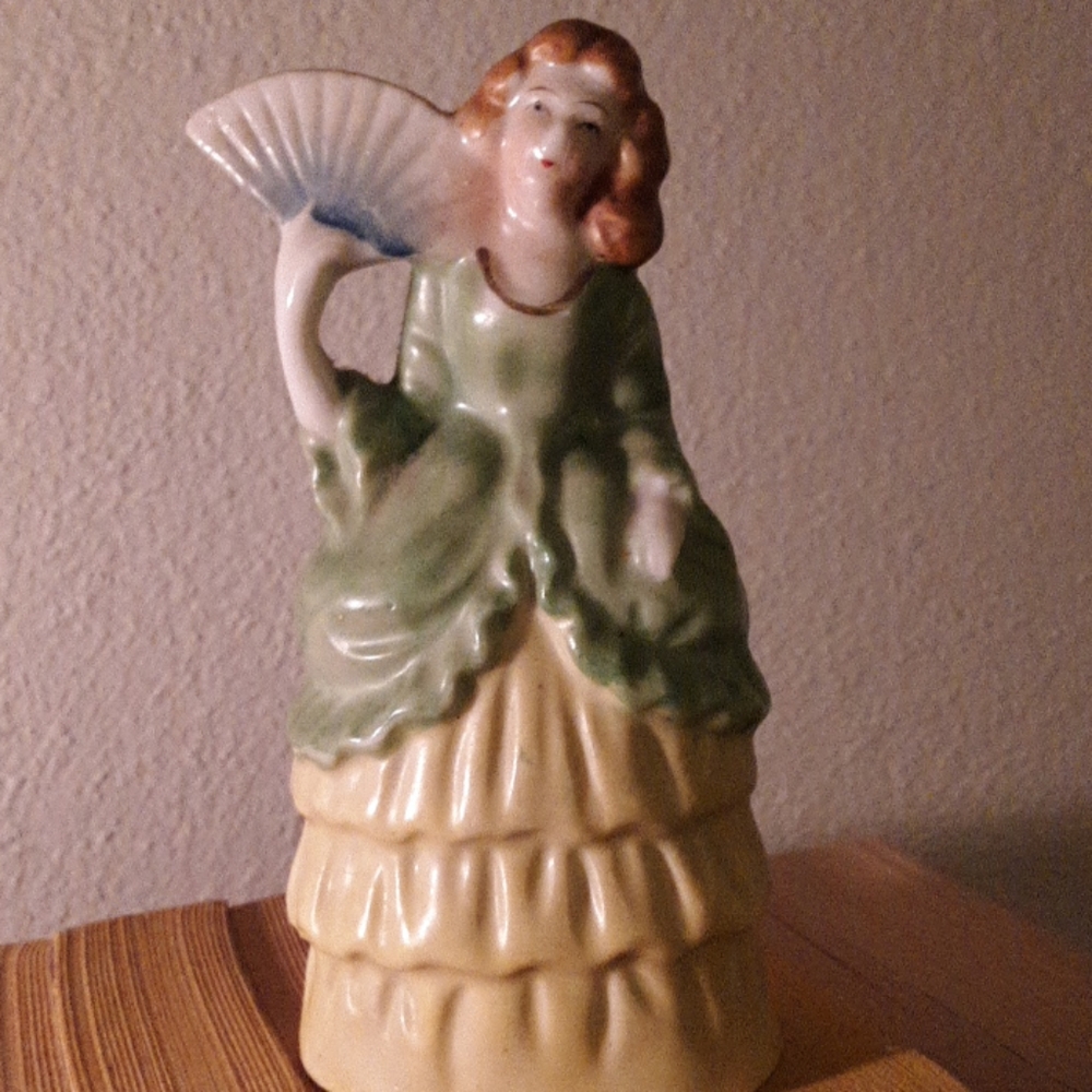 2 antique lady bells - Picture 2 of 7